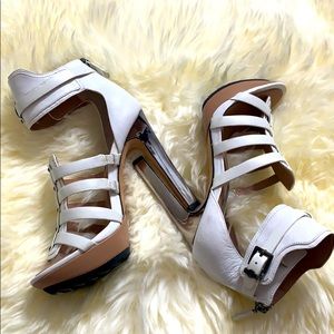 BCBGMAXAZRIA WHITE SAUVAGE/BOX LEATHER